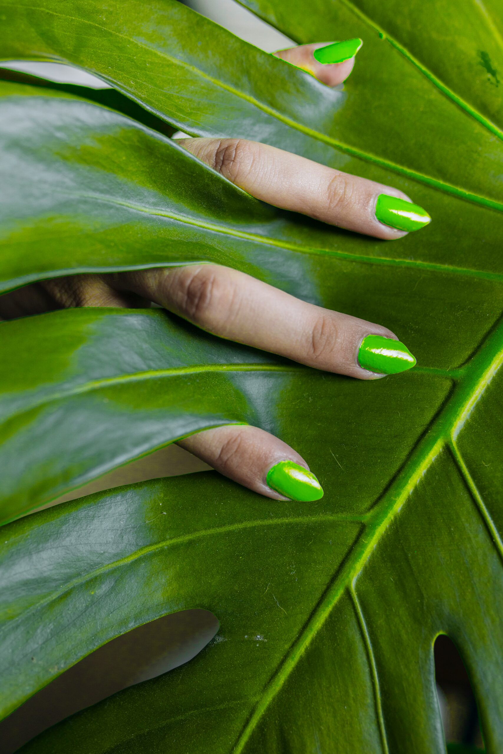 40 Green Nails You’ll Want Before Everyone Else Has Them