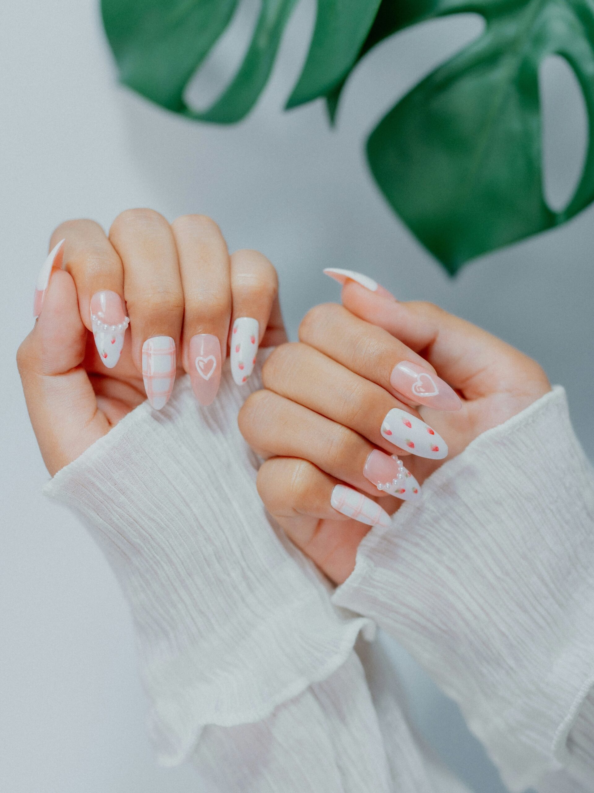 39 Cute Valentine’s Nails That Will Make Hearts Stop