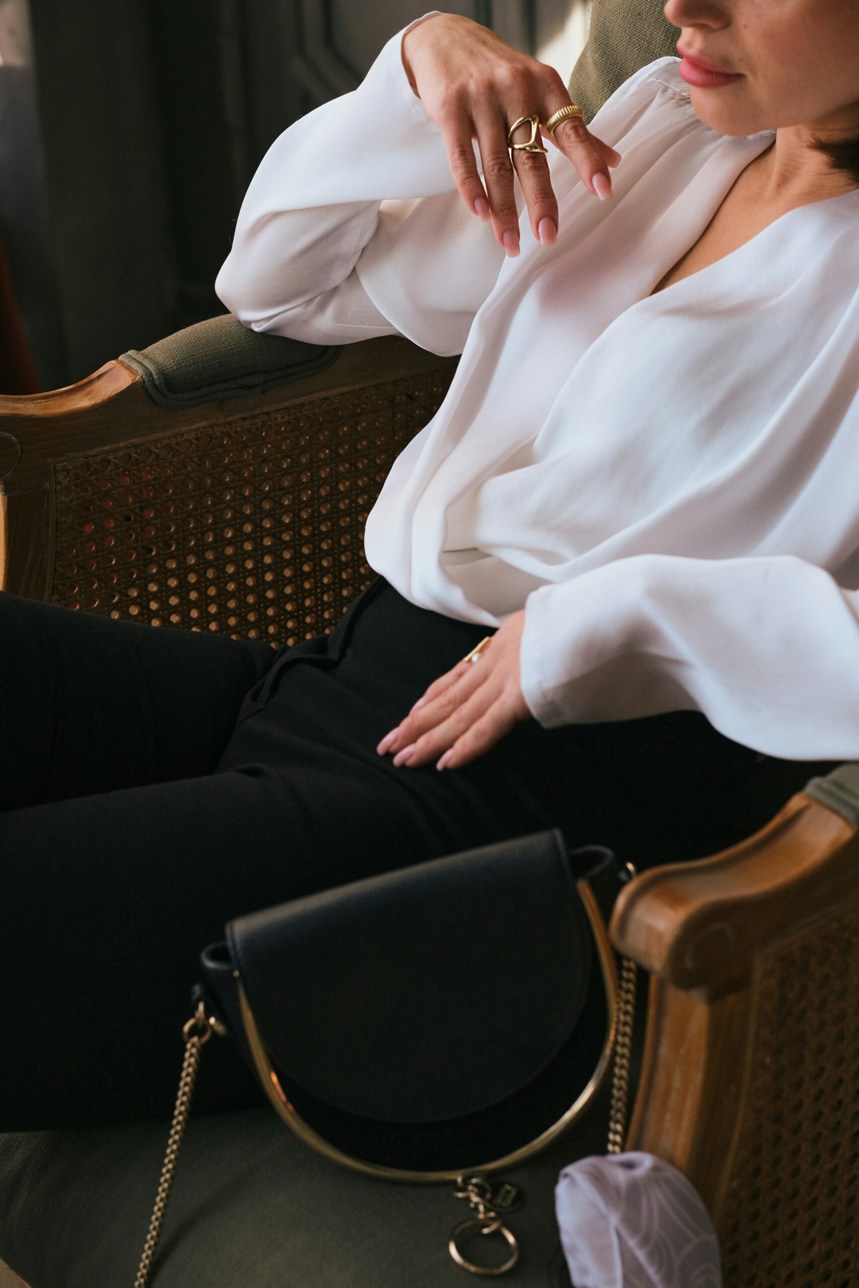 a featured image for a blog post about habits of classy women