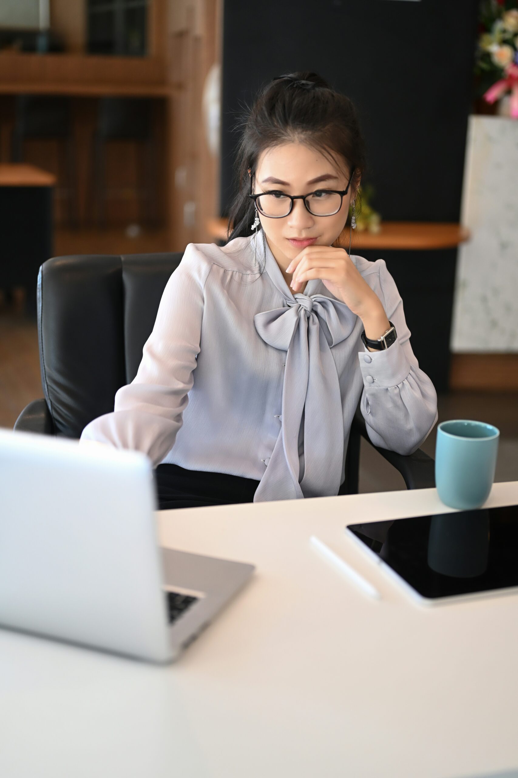 a featured image for a blog post about habits of intelligent women