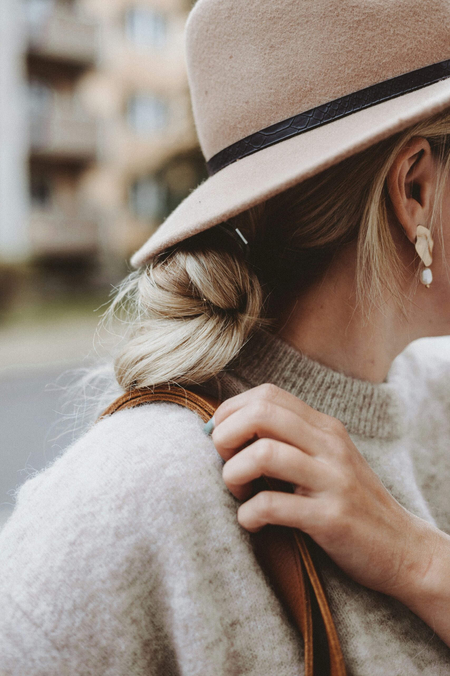 a featured image for a blog post about how to learn about fashion